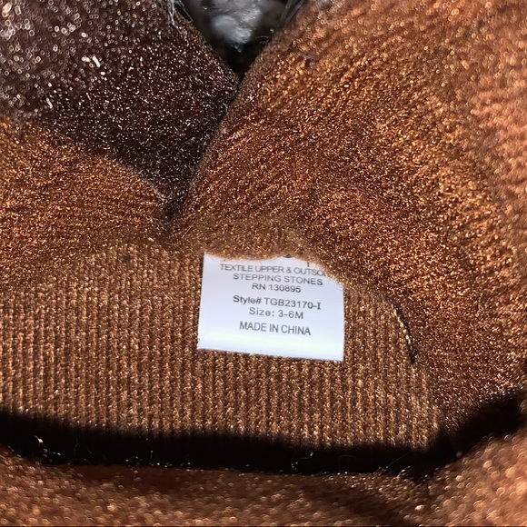 Bundle of 2 faux fur baby booties in size 3-6 months! Gray and Brown in color! - Picture 4 of 5